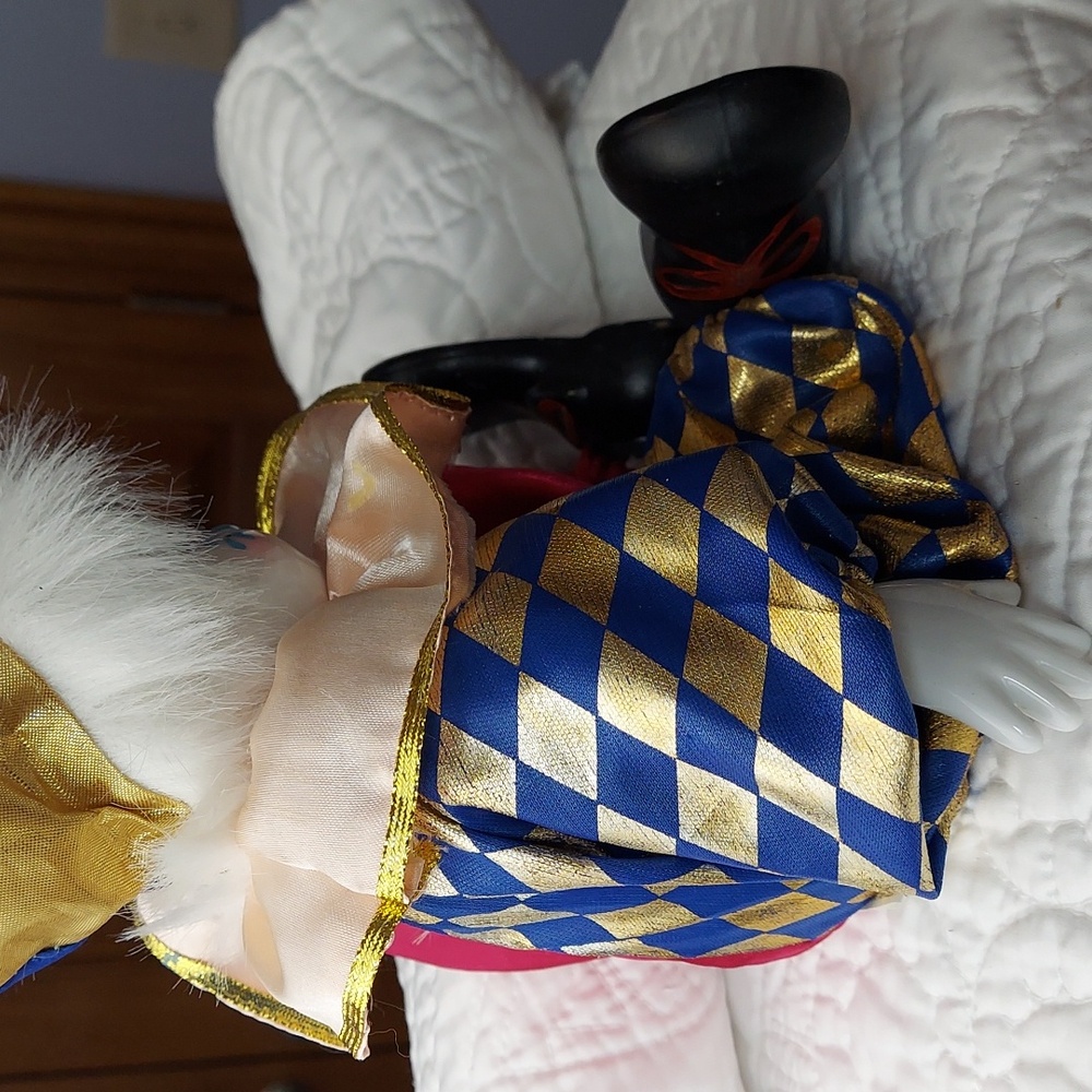 * Vintage Colorful Posable Clown Doll with Ruffled Collar, Collectible, Like New - Picture 4 of 7